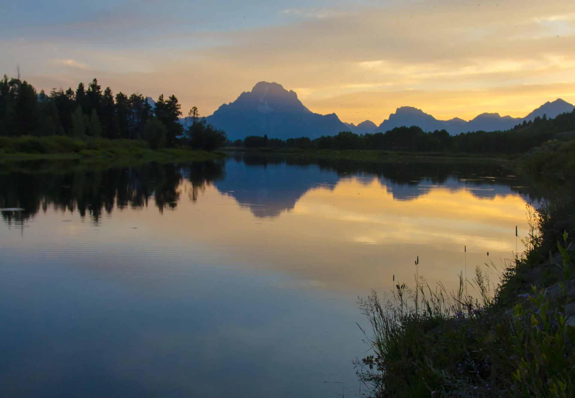 Oxbow Bend looking towards the Tetons at sunrise